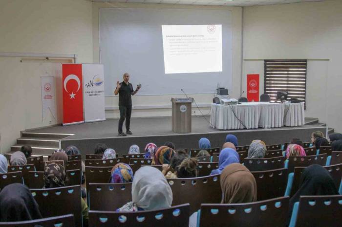 Van’da ‘mahremiyet Ve İstismar’ Konulu Seminer Düzenlendi