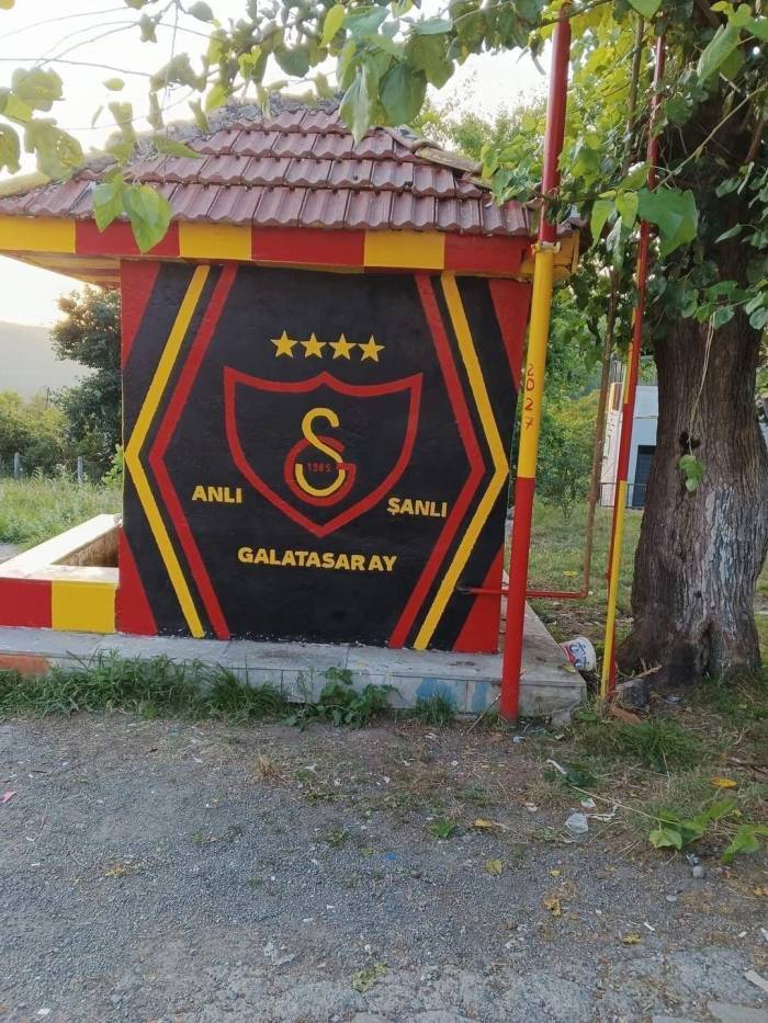 26 Yıldır Süren Gelenek, Bu Yıl Galatasaray’ın Renklerine Boyandı