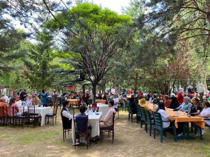 Şehit Ve Gönüllü Annelerin Buluşması