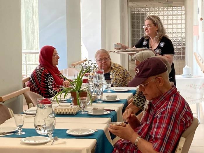 Huzurevinde Kalan Necmiye Nine Aşure Geleneğini Sürdürüyor