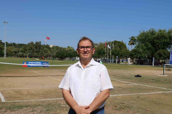 Büyükşehir’den Gençlere Ayak Tenisi Sahası