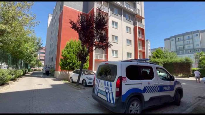 Cam Balkon Takarken 7. Kattan Düşen Genç Hayatını Kaybetti