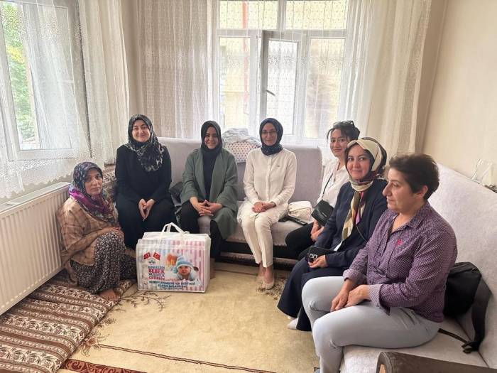 Elazığ Belediyesi ’göz Aydını’ Projesiyle, Ailelerin Mutluluklarına Ortak Oluyor