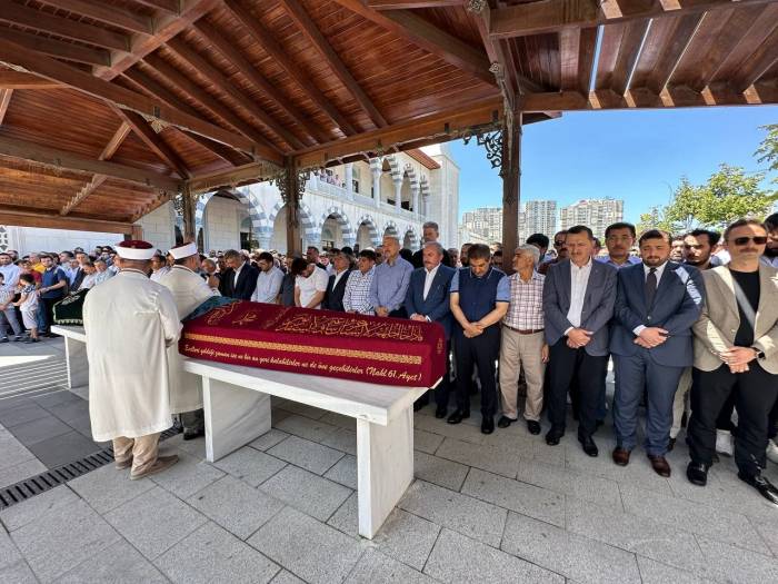 Tevfik Göksu’nun Yengesi Nübüvvet Göksu Hayatını Kaybetti