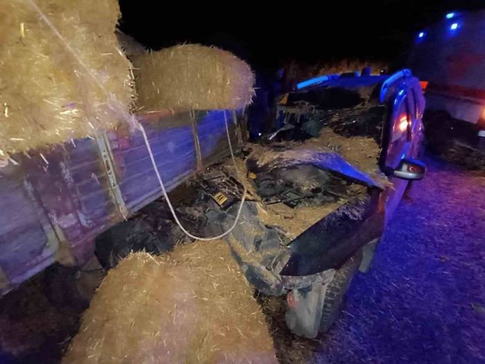 Gönen’de Traktöre Arkadan Çarpan Otomobilde Bulunan 2 Kişi Yaralandı