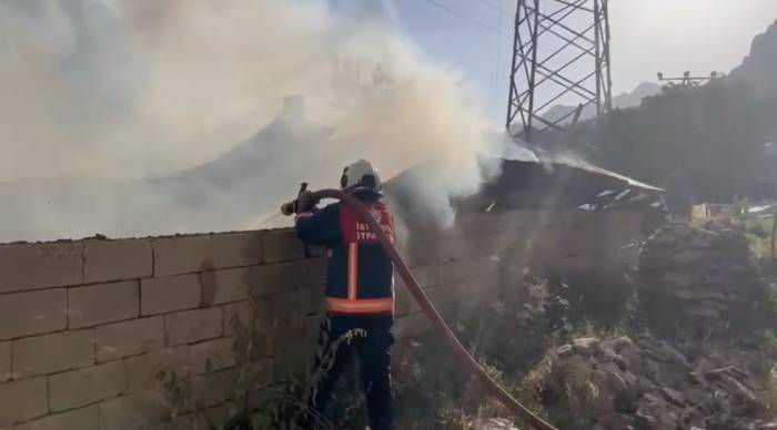 Yüksekova’da Ahır Yangını