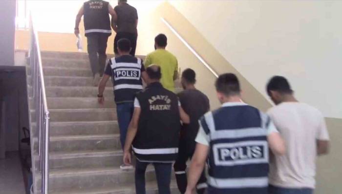 Deprem Bölgesinde Hırsızlık Yapan 10 Şüpheli Yakalandı