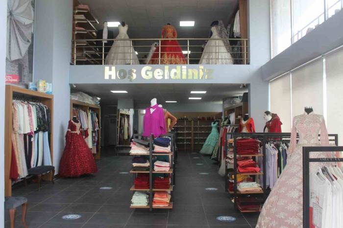 Tekkeköy’de Gelinlik Ve Damatlıklar Hayır Çarşısı’ndan