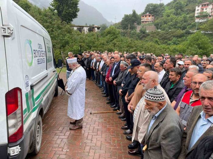 Dereye Düştükten 2 Hafta Sonra Cesedi Bulunan Kadın, Son Yolculuğuna Uğurlandı