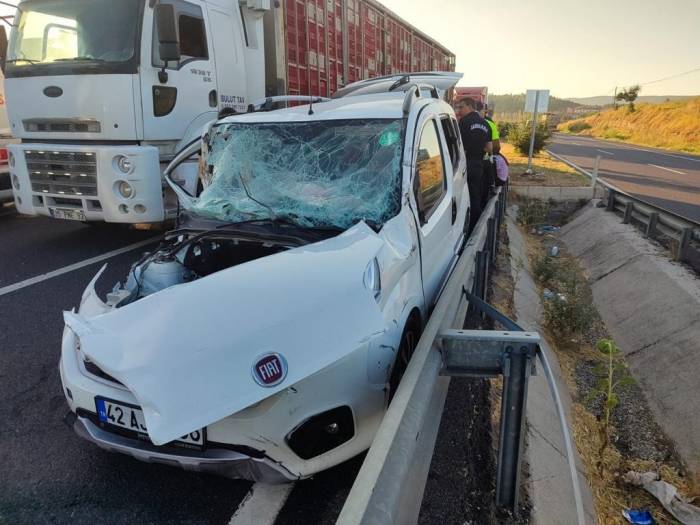 Traktör Ve Otomobilin Çarpıştığı Kazada 4 Kişi Yaralandı
