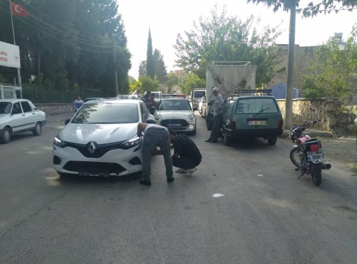 Motosiklet İle Otomobil Çarpıştı: 1 Yaralı