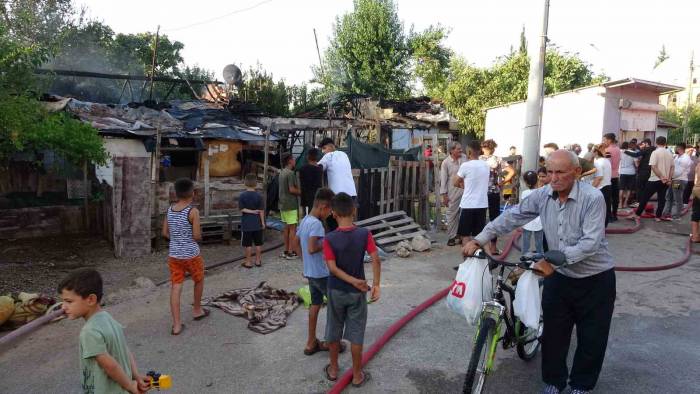 Antalya’da 2 Müstakil Ev Yangında Küle Döndü