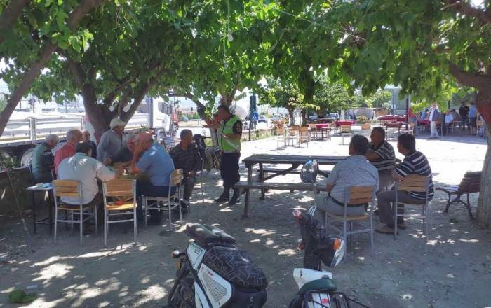 Jandarma Ekipleri Traktör Sürücülerini Bilgilendirdi