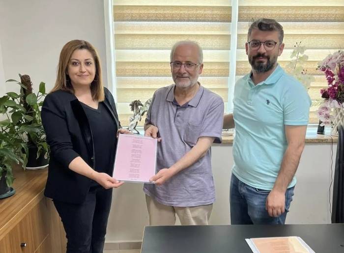 Tedavi Gören Eşi Eski Sağlığına Kavuşunca Doktor Ve Hemşirelere Şiirler Yazdı