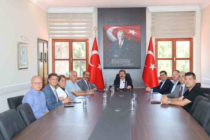 Yaş Meyve Sebze Ve Meyve İhracatçıları, Dünya Sofralarına Kalıntısız Ve Katma Değerli Üretiyor