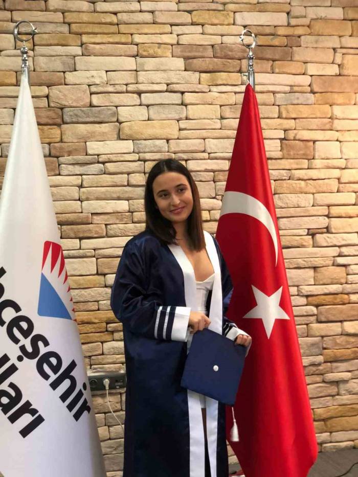 Hatay’da Trafik Kazası, İki Genç Kız Hayatını Kaybetti
