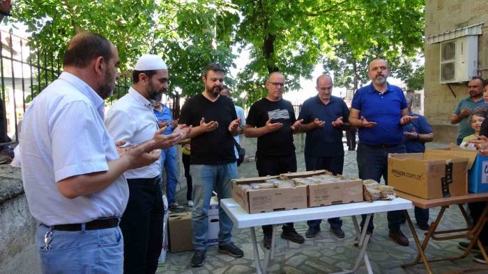 Tavşanlı’da 15 Yıldır Devam Eden Aşure İkramı Geleneği