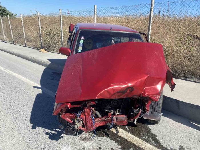 Sultangazi’de Park Halindeki Tıra Çarpan Sürücü Otomobilinden Fırladı