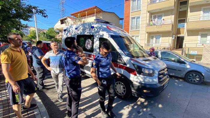 Balkona Çektikleri Profil Yüksek Gerilim Hattına Değdi: 2 Yaralı