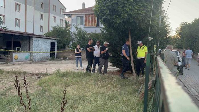 Kötü Kokuların Geldiği Alanda Cansız Bedeni Bulundu