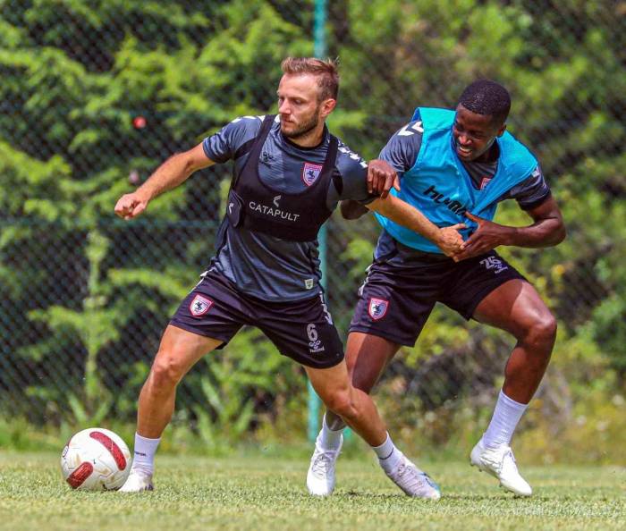 Samsunspor: 8 Transfer, 15 Ayrılık, 11 Kadro Dışı