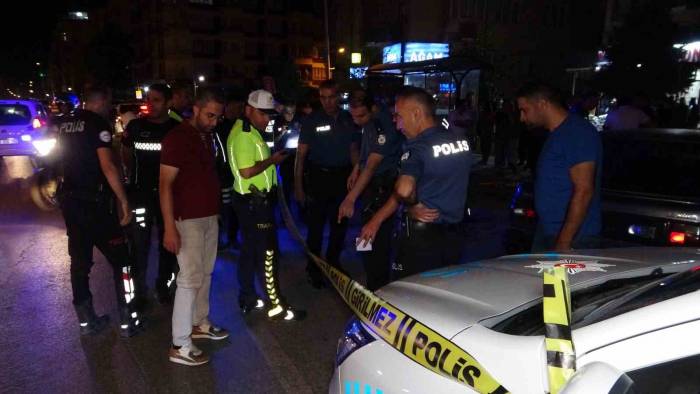 Trafikte Tartıştıkları Baba Oğula Kurşun Yağdırdılar