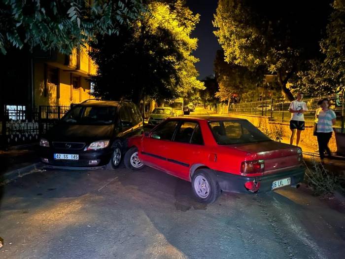 Ankara’da Park Halindeki Araca Çarpan Sürücü Olay Yerinden Kaçtı