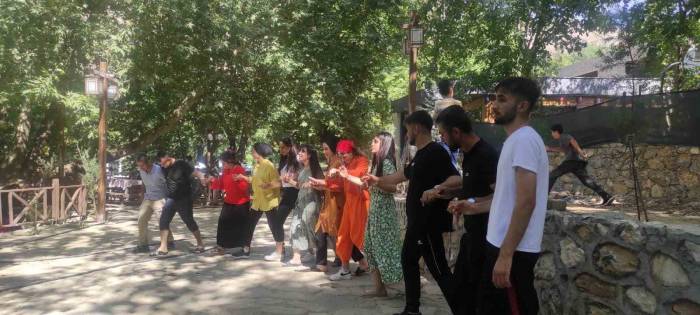 Batman’da Artan Sıcaklıktan Bunalan Vatandaşlar Mesire Alanlarına Akın Etti