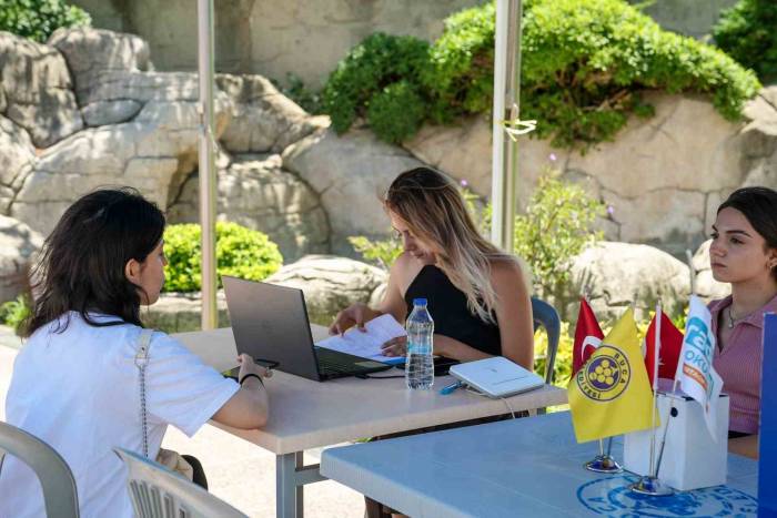 Buca Belediyesi Tercih Sürecinde Öğrencilerin Yanında