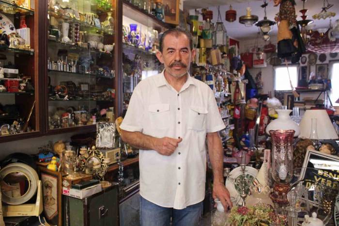 Naftalin Kokulu Meslek: Antikacılık