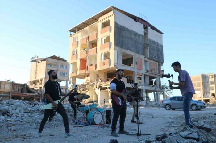 Enkaz Kent Klip Çekimleri İçin Canlı Stüdyo Oldu