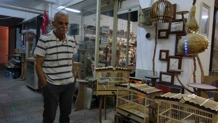 70 Yaşında Ahşap Oyma Sanatını Yaşatmaya Çalışıyor