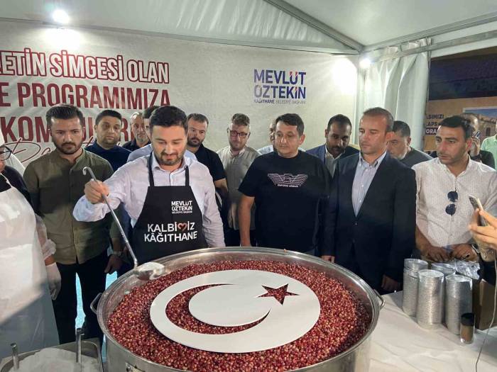 Kağıthane’de Aşure Günü Heyecanı: 25 Bin Kişiye Aşure İkram Edildi