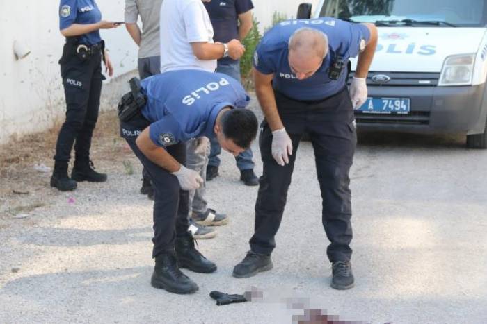 Sokak Ortasında Önce Kız Arkadaşını, Sonra Kendini Vurdu