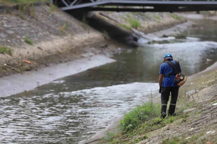 Çark Deresi Etrafı Temizlendi