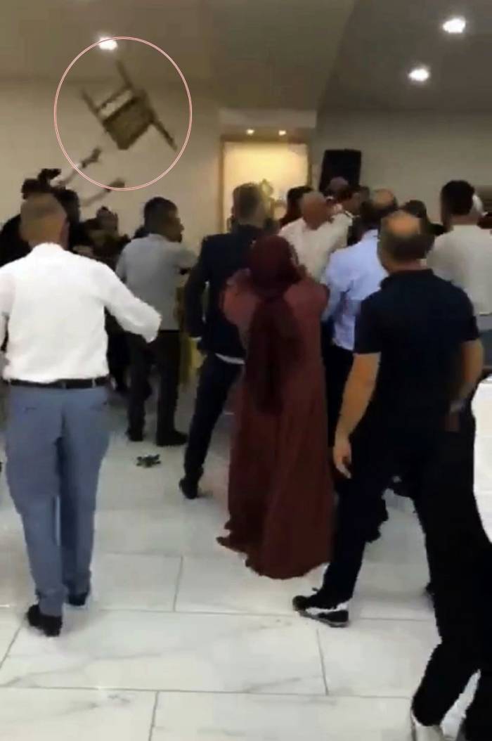Düğün Salonu Karıştı: En Mutlu Günleri Zehir Oldu