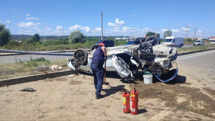 Önce Patpata Sonra Direğe Çarpan Otomobil Takla Attı: 4 Yaralı