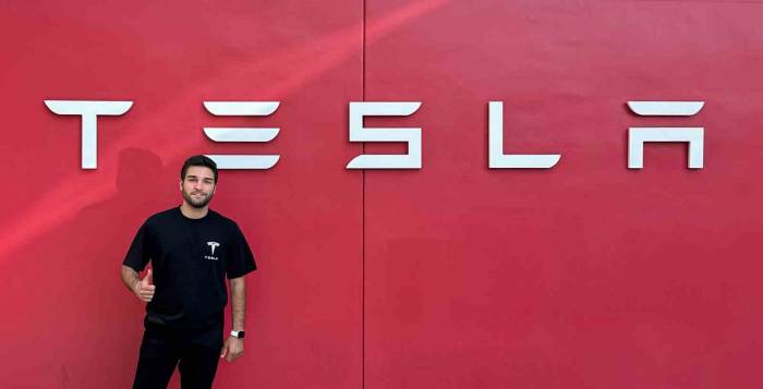 Hayalleri Gerçek Oldu, Tesla’da İşe Girdi
