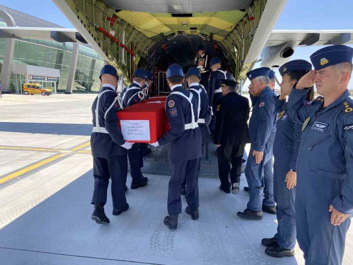 Afyonkarahisar’da Şehit Olan Jandarma Astsubay Tatlı Memleketine Gönderildi
