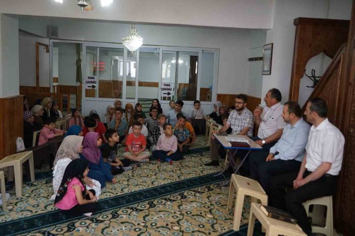 5 Farklı Devletten 50 Çocuk Aynı Camide Kur’an- Kerim Okumayı Öğreniyor