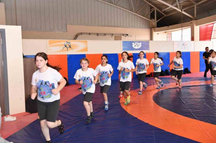 Balıkesirli Gençlerin Yaz Tatili Hareketli Geçiyor