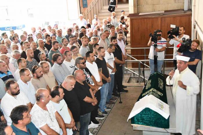 Gaziosmanpaşa’da Öldürülen Taksici Samet Kubiloğlu Son Yolculuğuna Uğurlandı