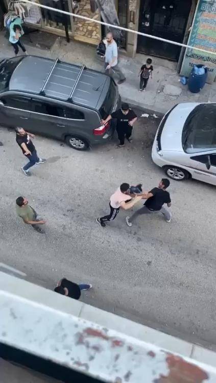 ’yan Baktın’ Meselesinde Sokak Ringe Döndü, Yumruklar Havada Uçuştu