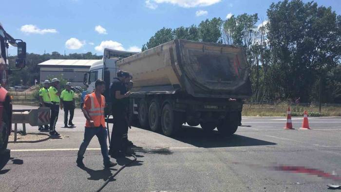 Tekirdağ’da Feci Kaza: Motosikletiyle Hafriyat Kamyonunun Altında Kalarak Hayatını Kaybetti
