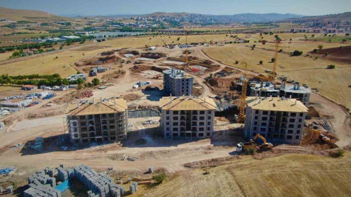 Temelini Cumhurbaşkanı Erdoğan Atmıştı: Kalıcı Konutların Yapımı Hızla Sürüyor