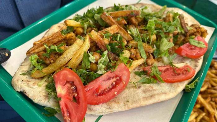 Gaziantep’in Enfes Sokak Lezzeti: Nohut Dürümü