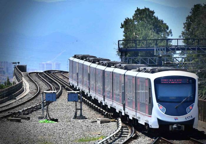 İzmir’de Toplu Ulaşıma Zam: Tam Biniş 13 Tl Oldu