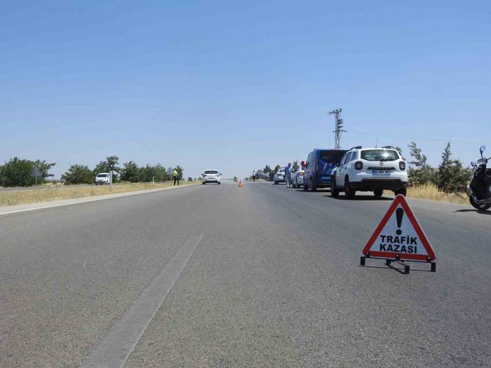 Kontrolden Çıkan Otomobil Devrildi: 2 Yaralı