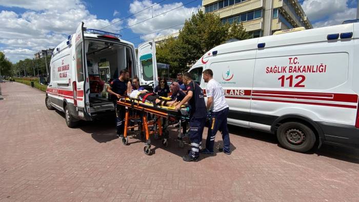 Motosiklet Ambulansa Çarptı