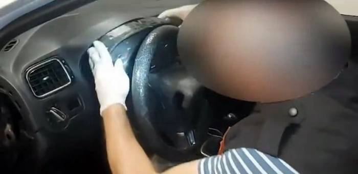 Uyuşturucuyu Otomobilin Kadranının Arkasına Saklamış